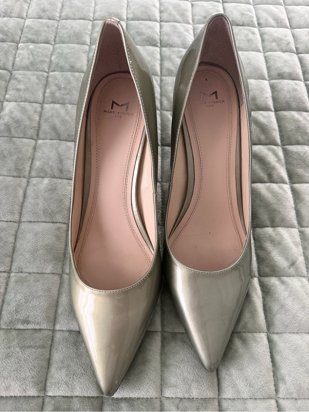 Marc Fisher Silver Pointed-Toe Patent Pumps with Pink Insole
